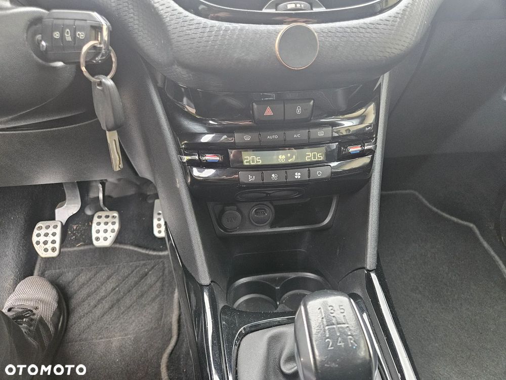 Peugeot 2008 1.5 BlueHDi GT Line S&S - 20