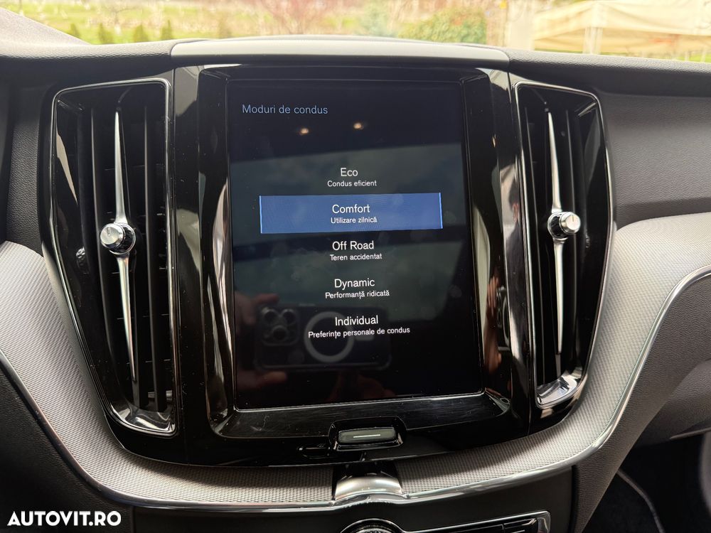 Volvo XC 60 D5 AWD R-Design - 26