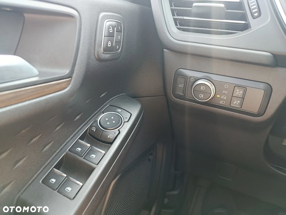 Ford Kuga - 24