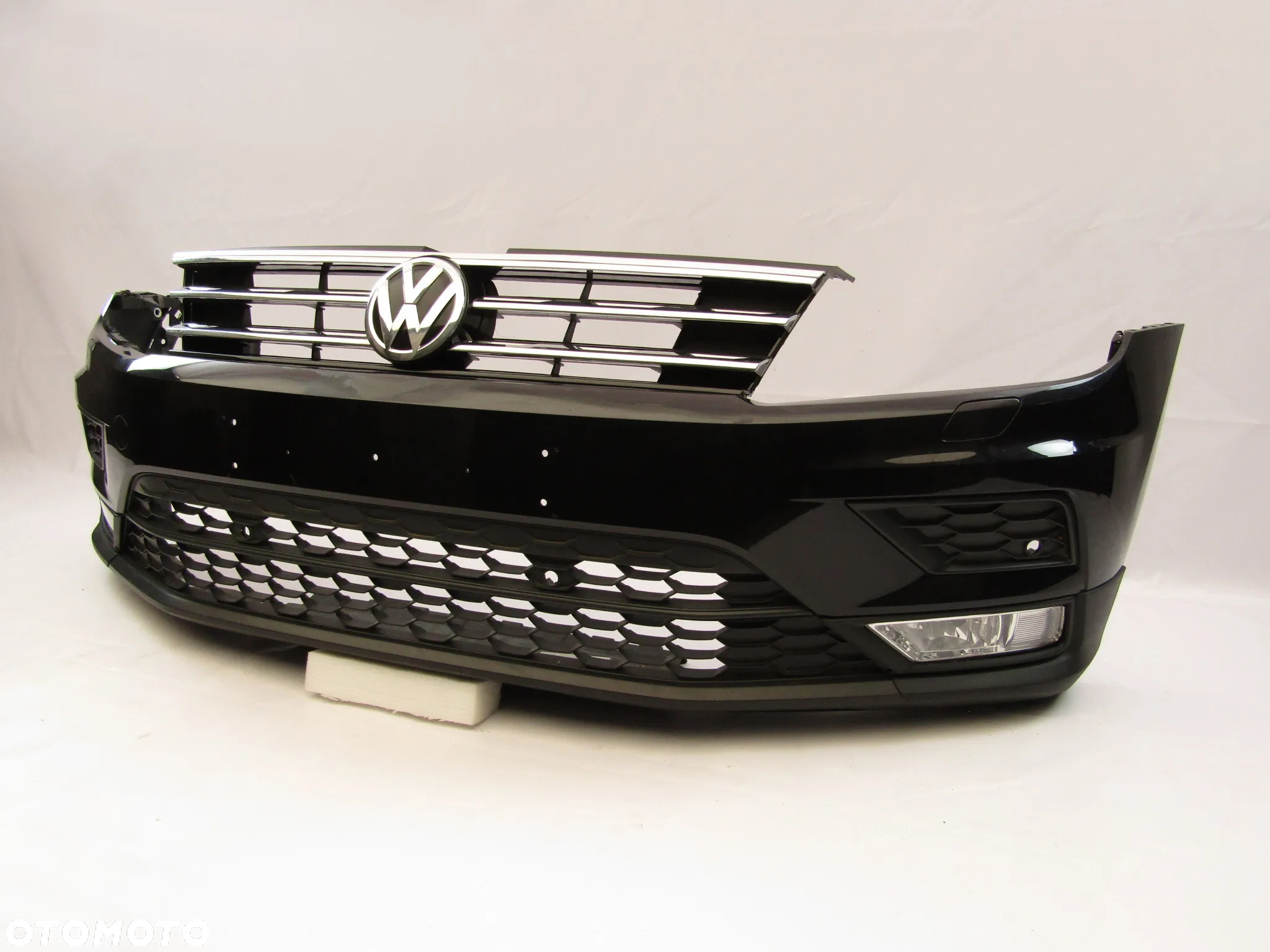 Zderzak przedni VW Tiguan 5NA 16 - 20 Sprysk. / Pdc-4 Lakier LC9X - 12