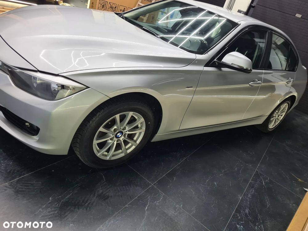 BMW Seria 3 316d Sport Line - 15