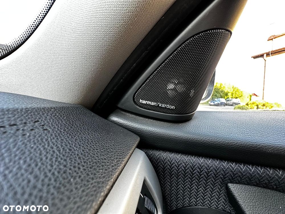 BMW Seria 3 320i Edition Exclusive - 13