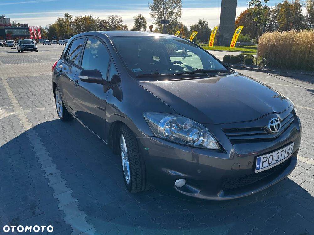 Toyota Auris 2010 photo 3