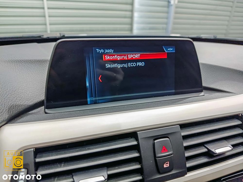 BMW Seria 3 318d Sport Line - 25