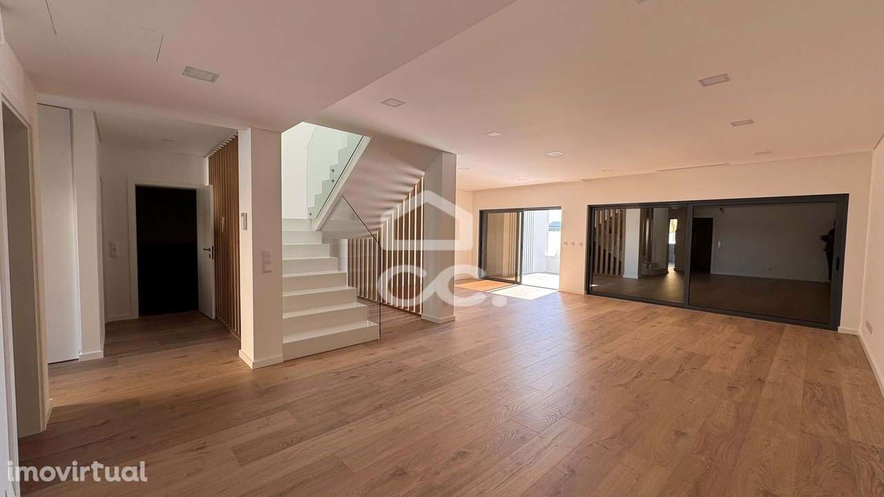 Moradias V4 duplex de luxo, Loures - Conforto, sofisticação e eficiênc - Grande imagem: 3/38