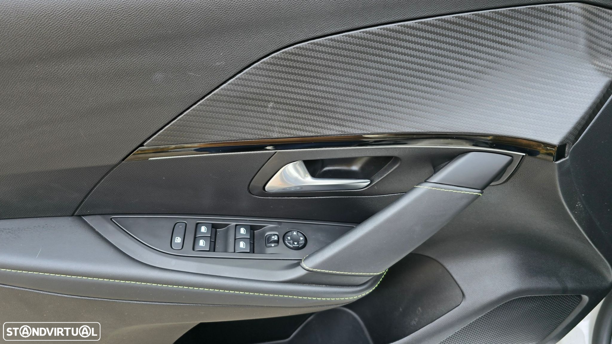 Peugeot e-208 GT - 9