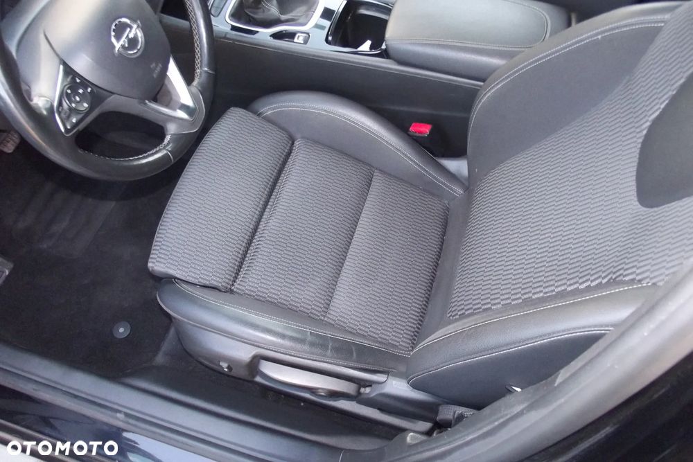 Opel Insignia - 25
