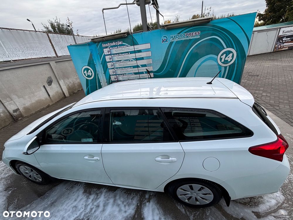 Toyota Auris 2013 photo 4