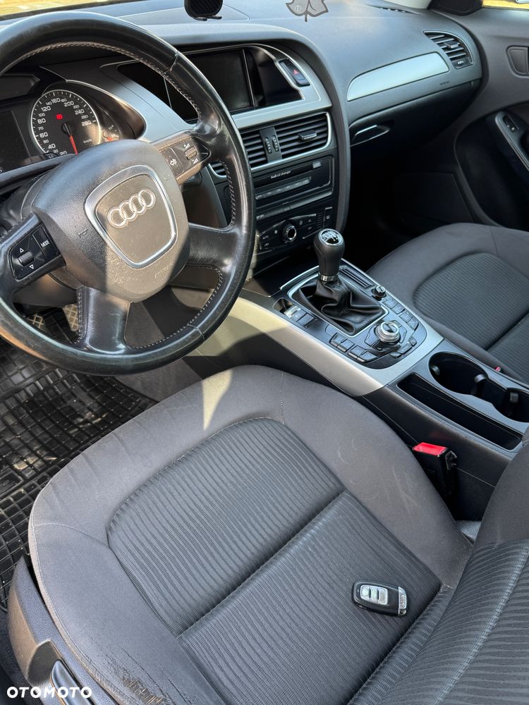 Audi A4 Limousine - 8