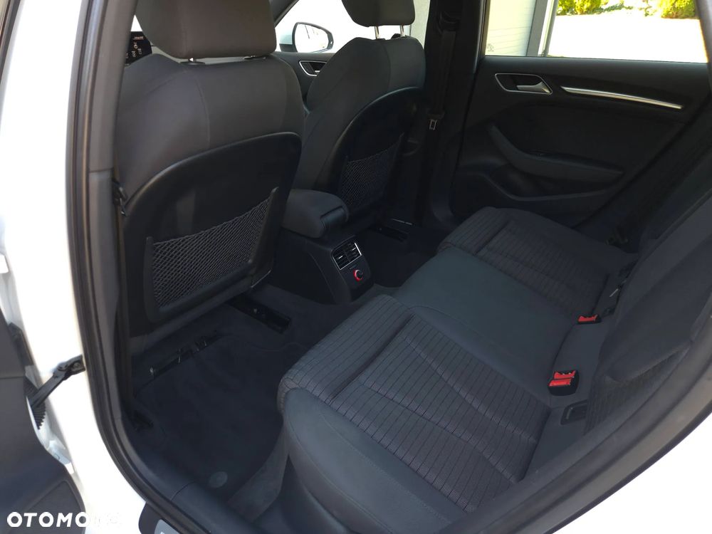 Audi A3 Sportback 1.4 TFSI E-tron Ambiente e-S tronic - 37