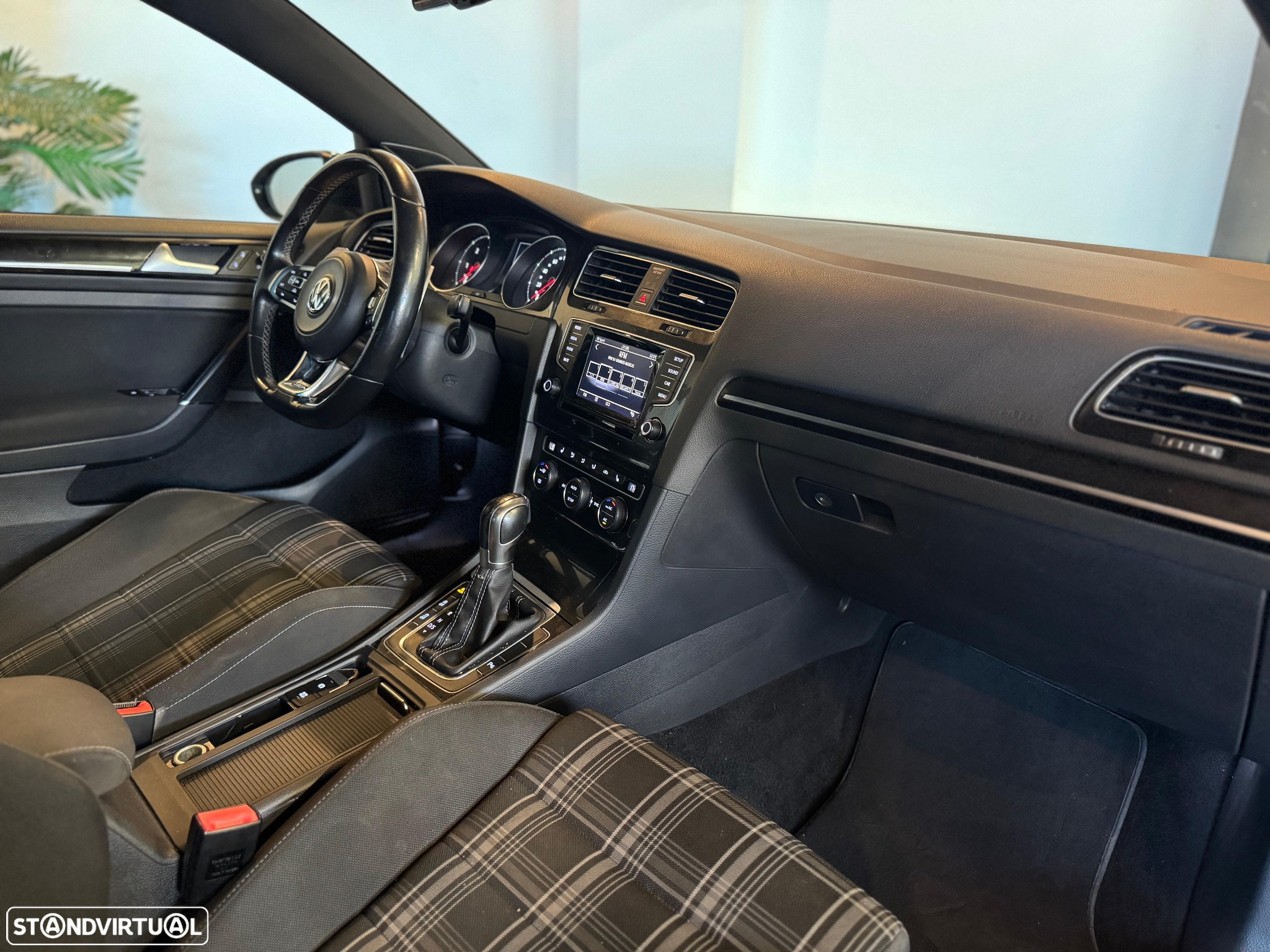 VW Golf 2.0 TDI GTD DSG - 28