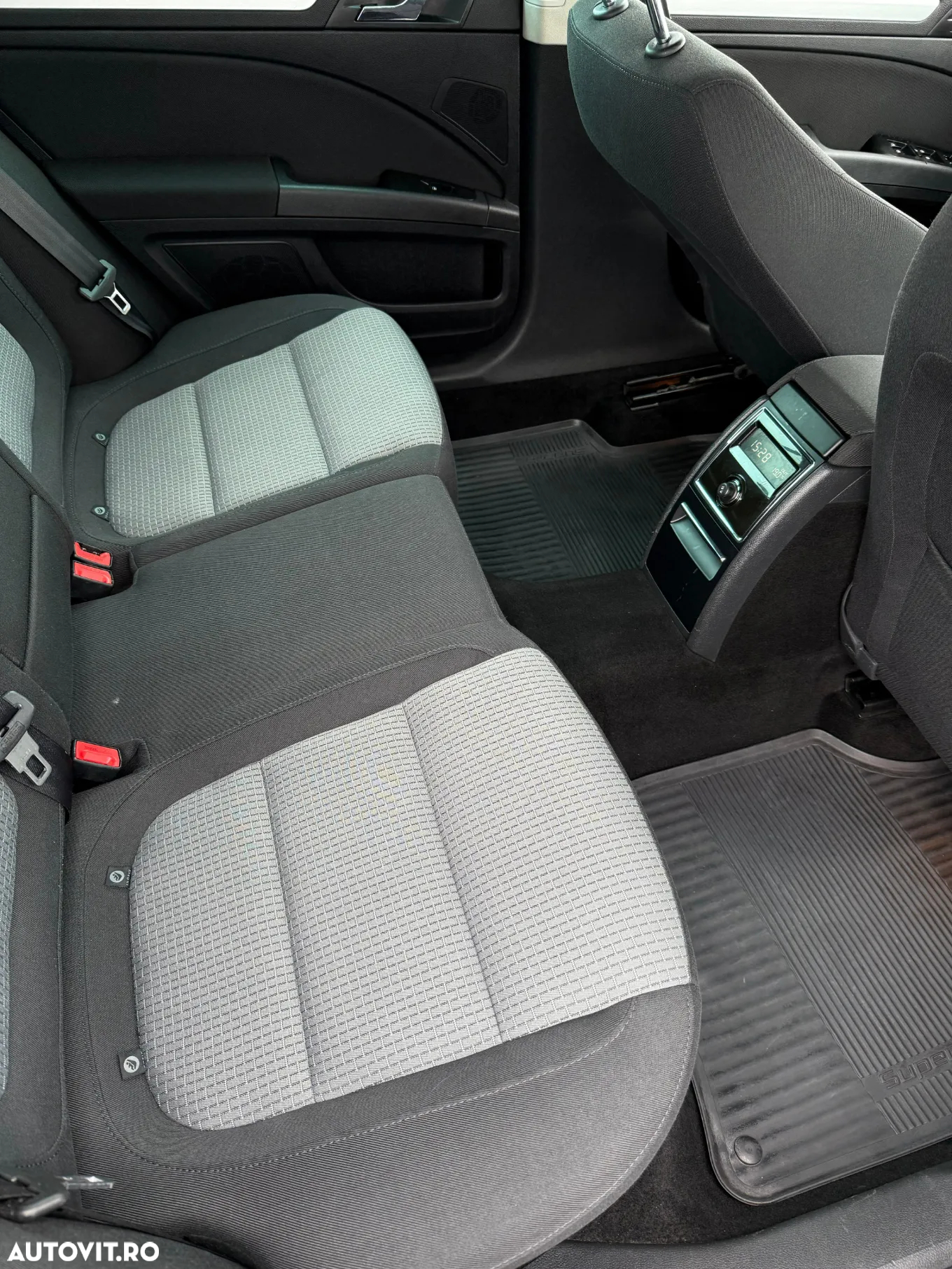 Skoda Superb 2.0 TDI 4X4 Ambition - 10