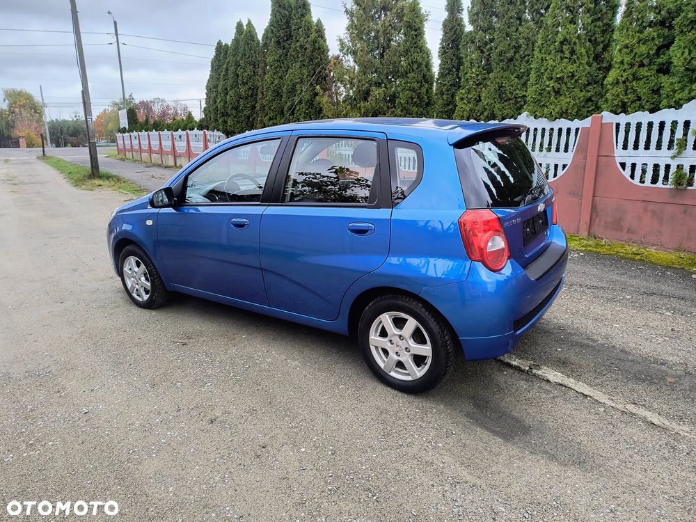 Chevrolet Aveo 2011 photo 4