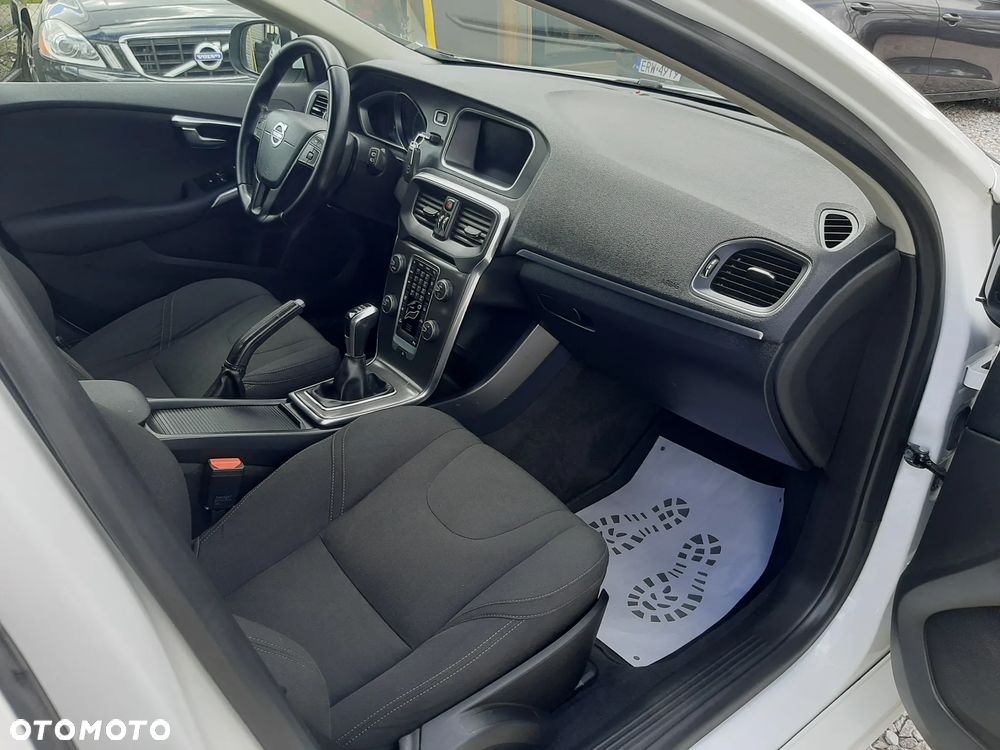 Volvo V40 D2 Momentum - 19