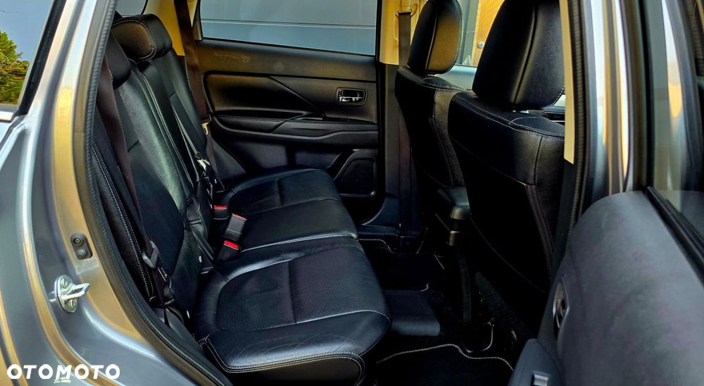 Mitsubishi Outlander 2.0 2WD CVT Invite - 11