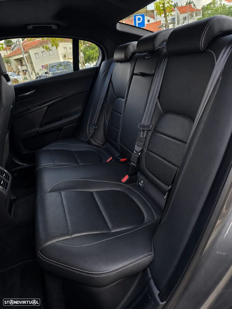 Jaguar XE E-Performance Aut. R-Sport - 8