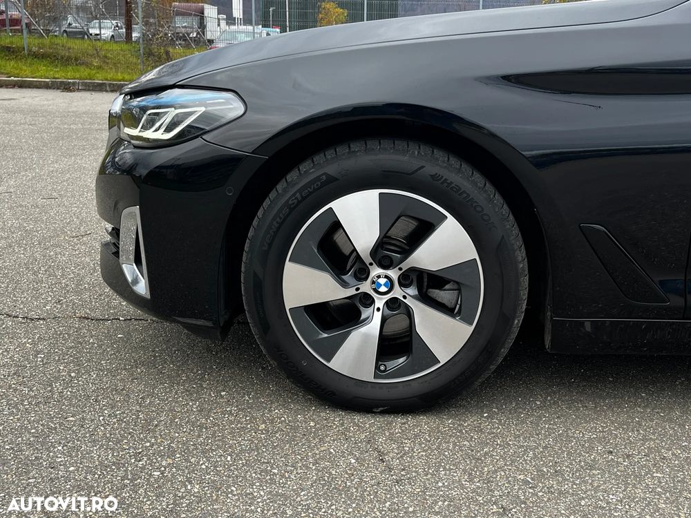 BMW Seria 5 520d xDrive AT MHEV - 38