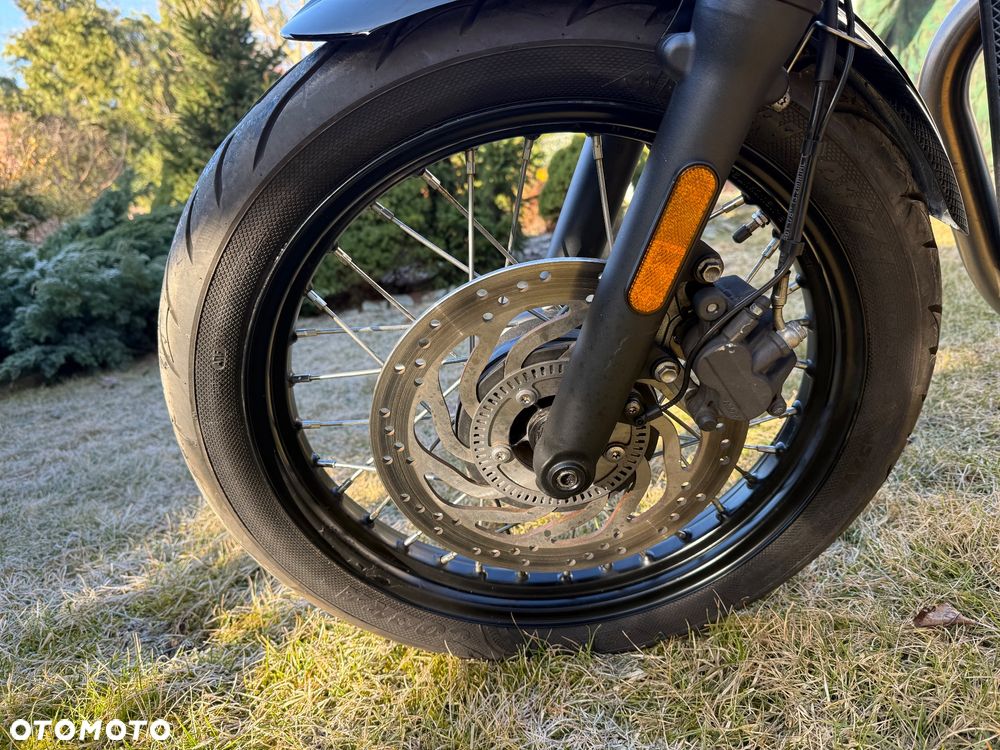 Triumph Bonneville Bobber - 5