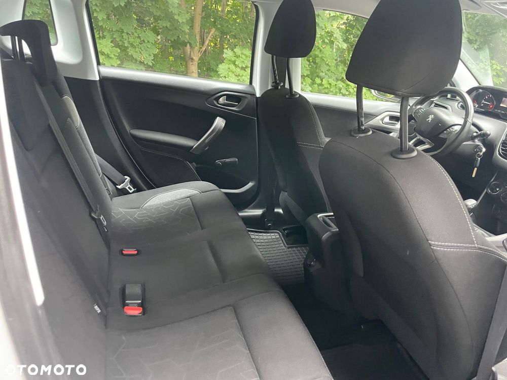 Peugeot 2008 1.2 Pure Tech Style - 12