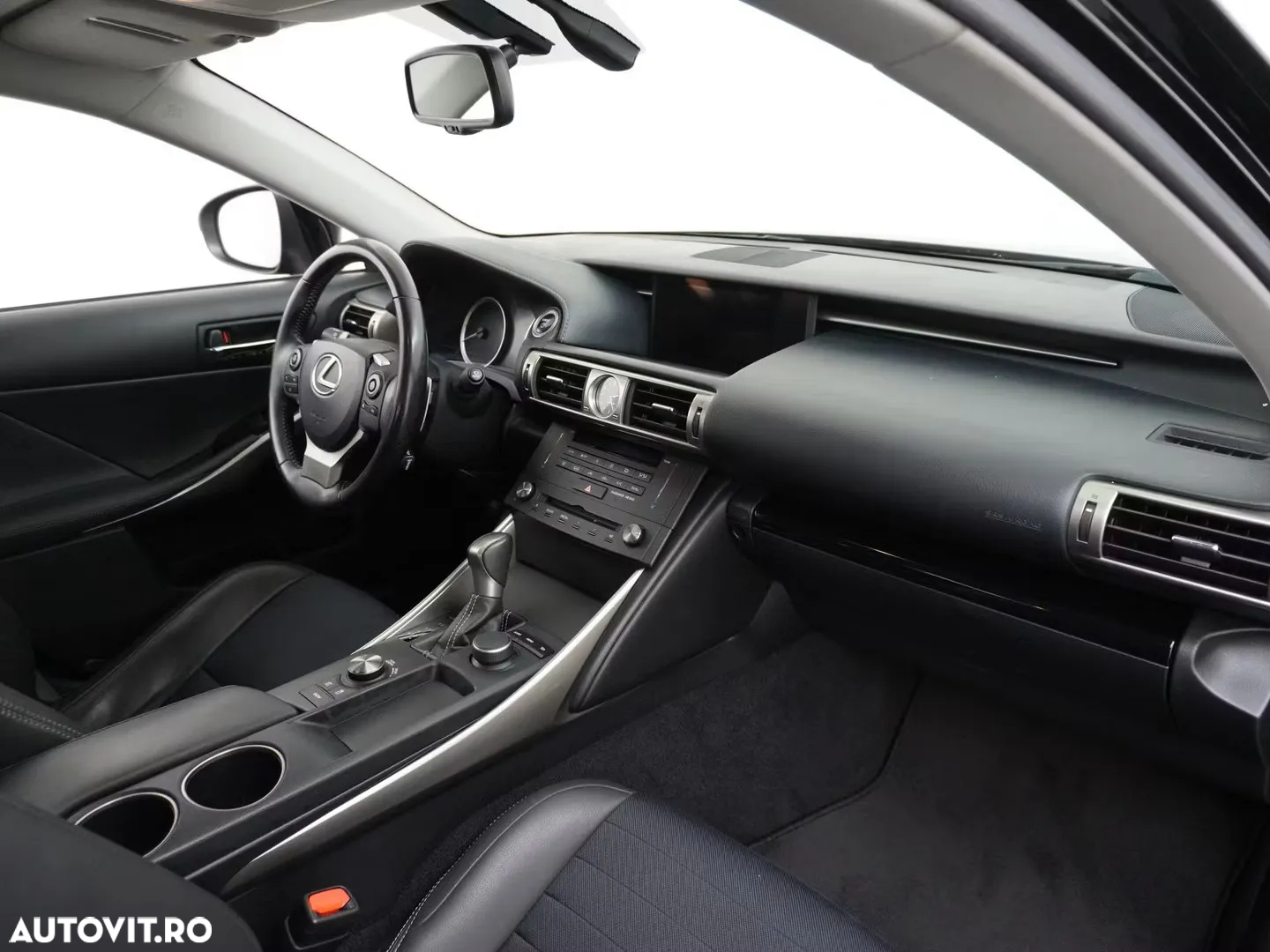 Lexus Seria IS 300h - 20