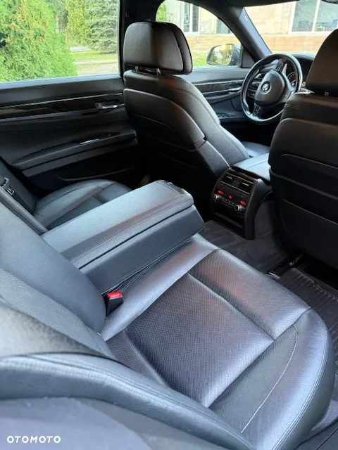 BMW Seria 7 740d xDrive - 16