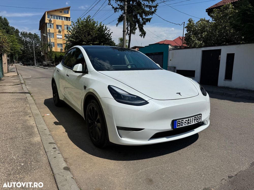 Tesla Model Y - 2