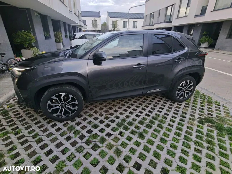 Toyota Yaris Cross 1.5 VVT-i HSD 4x2 Exclusive Elegant - 3