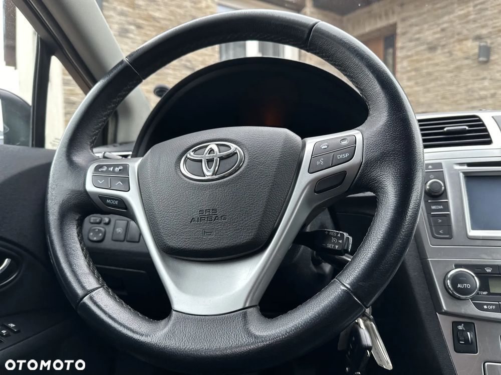 Toyota Avensis 1.8 Premium EU5 - 18