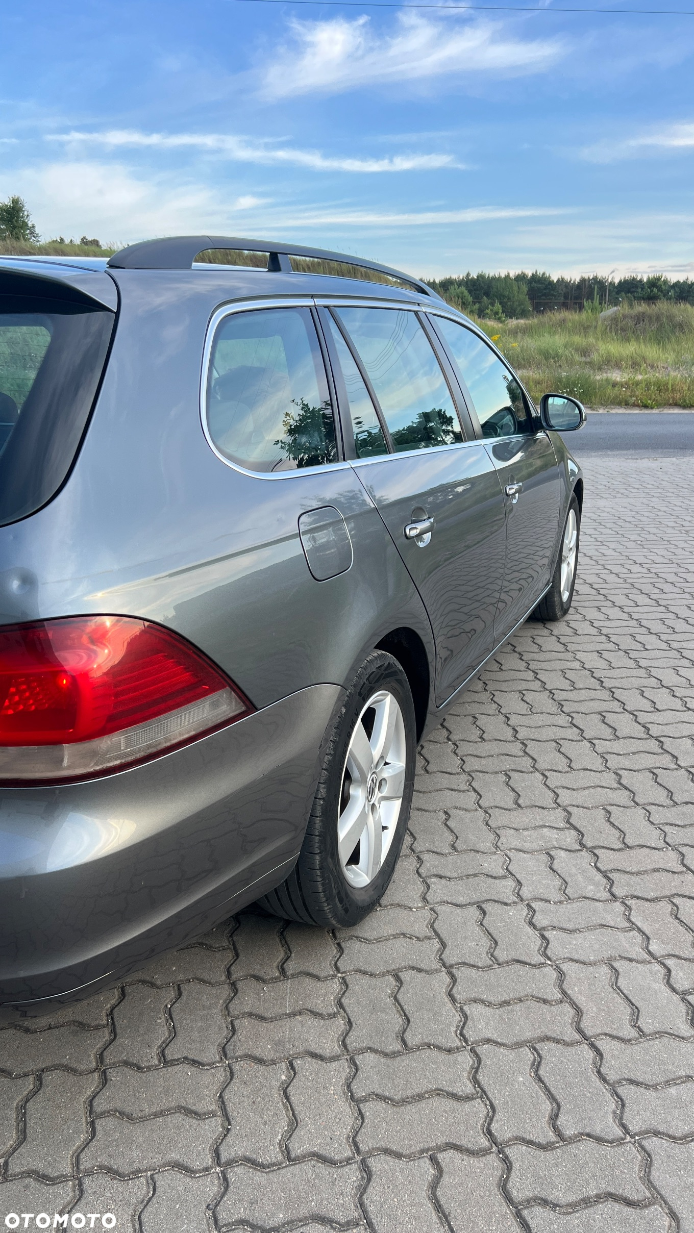 Volkswagen Golf 1.6 TDI BlueMotion Technology DSG Comfortline - 21