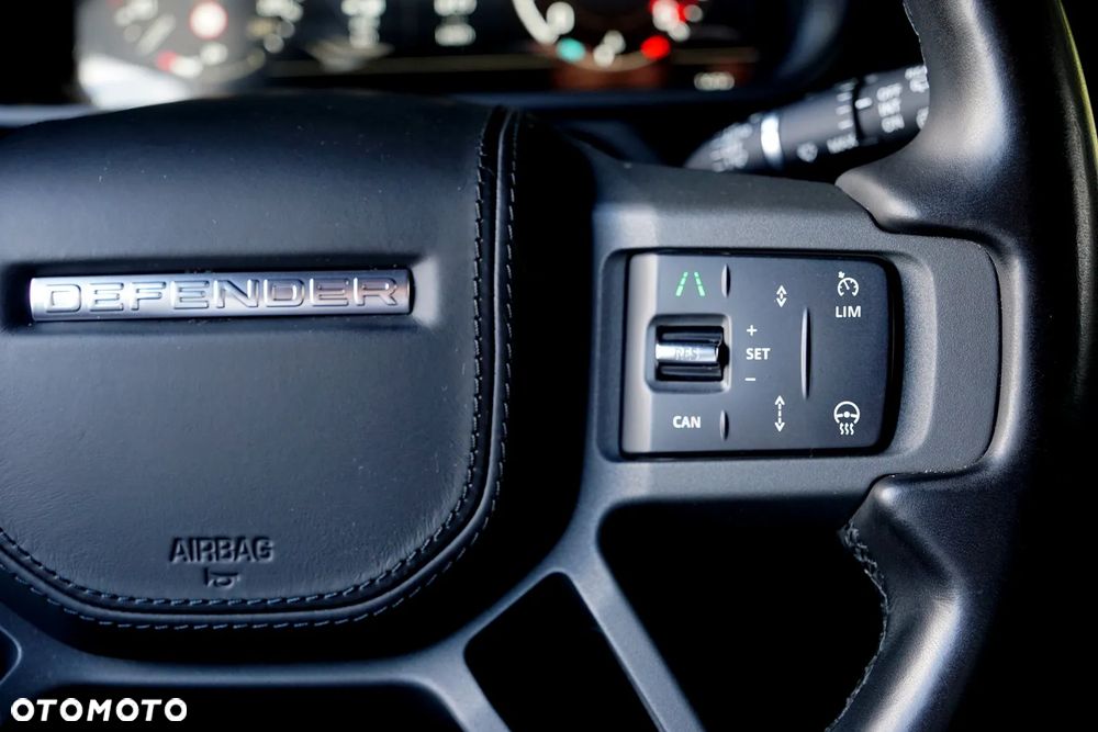 Land Rover Defender 3.0 D300 mHEV X-Dynamic HSE - 32