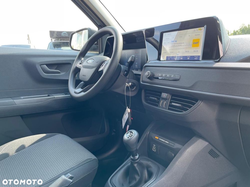 Ford Transit Courier - 29