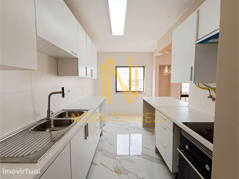 Apartamento T2 Totalmente Remodelado na Rinchoa – 91 m² | 6.º Andar - Grande imagem: 4/17
