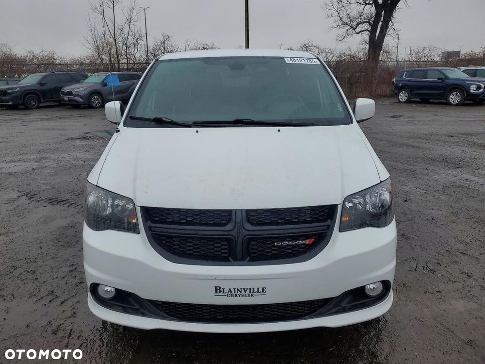 Dodge Grand Caravan - 6