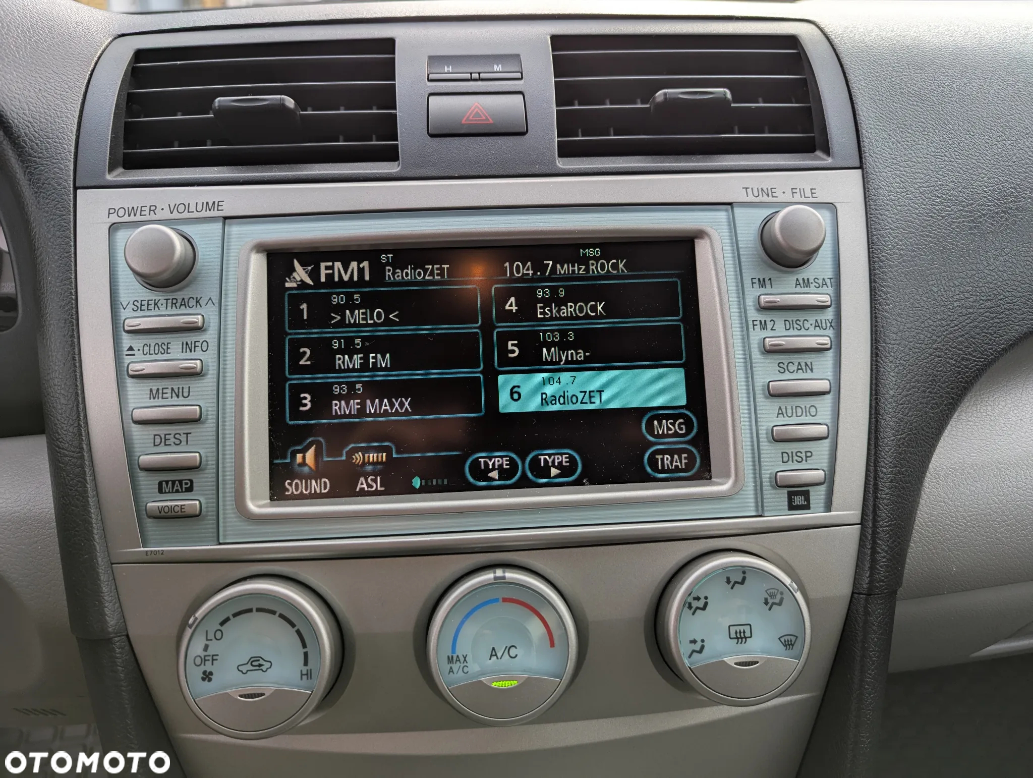 Toyota Camry 3.5 V6 SE - 12