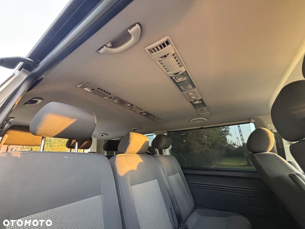 Volkswagen Caravelle - 16