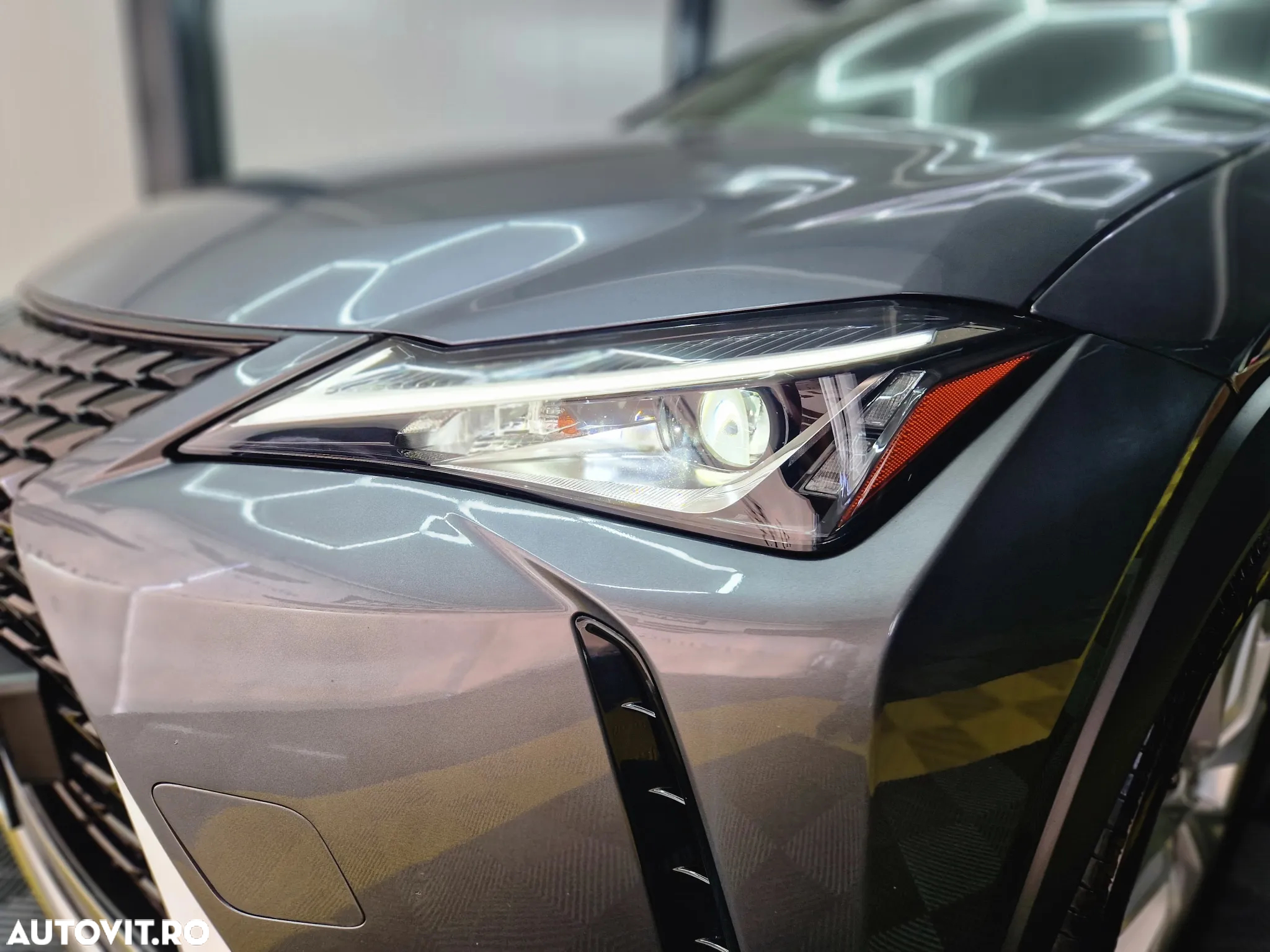Lexus UX 250h Business Edition - 25