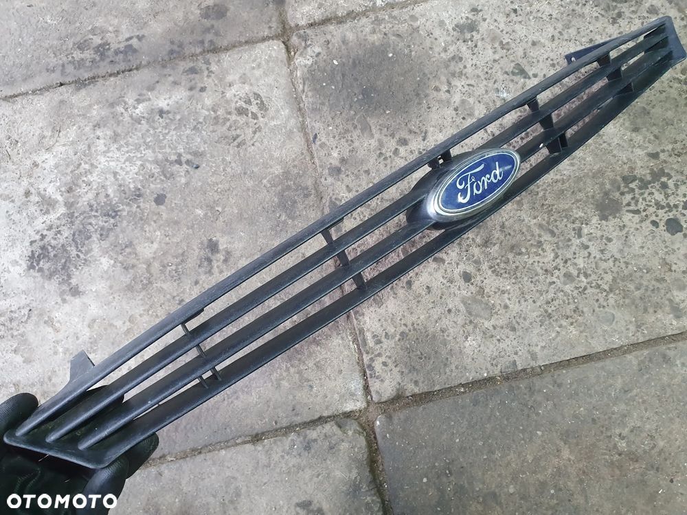 ATRAPA GRILL CZARNA 98AB8200AKW FORD FOCUS MK1 - 2
