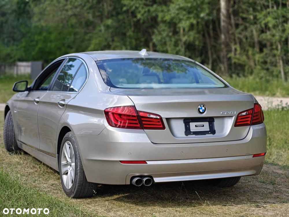 BMW Seria 5 528i Sport-Aut - 18
