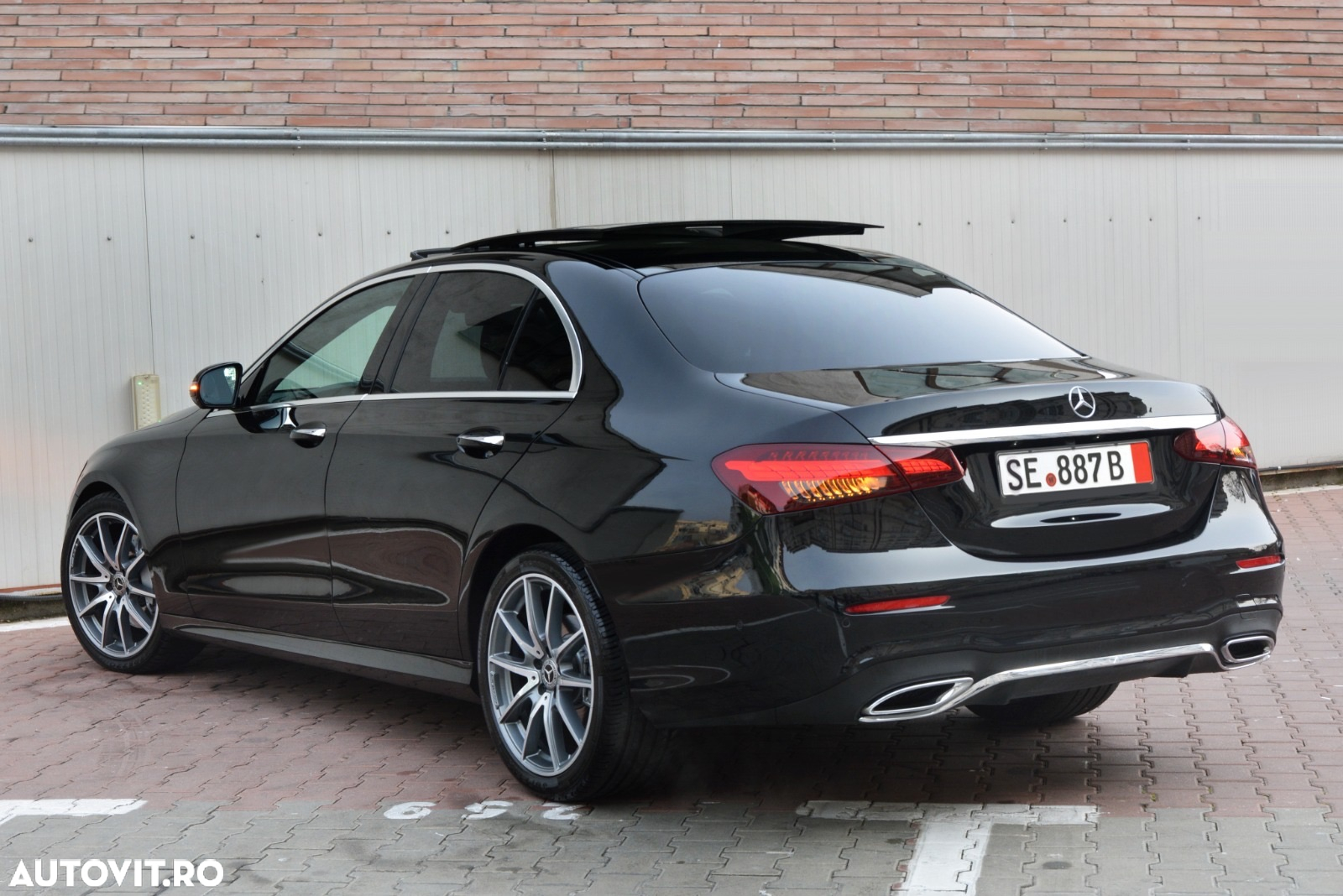 Mercedes-Benz E 220 d 9G-TRONIC AMG Line - 3