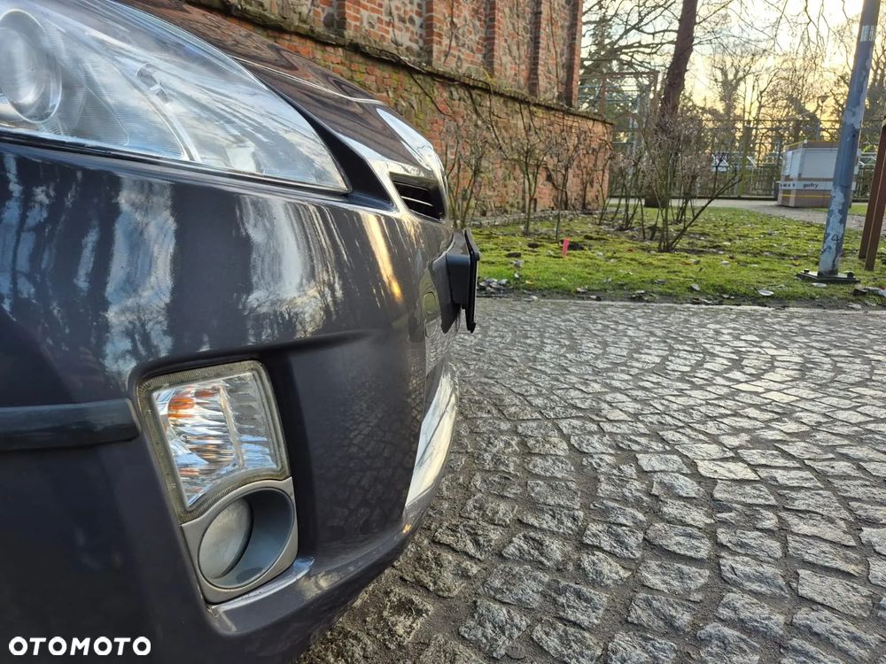 Toyota Prius (Hybrid) Executive - 12