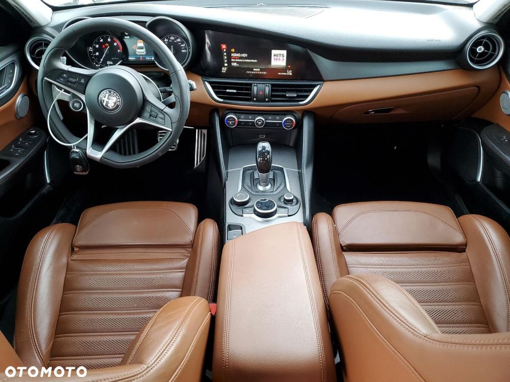 Alfa Romeo Giulia 2.0 Turbo 16V AT8-Q4 Ti - 8