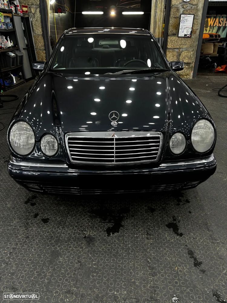 Mercedes-Benz E 250 TD Classic - 1