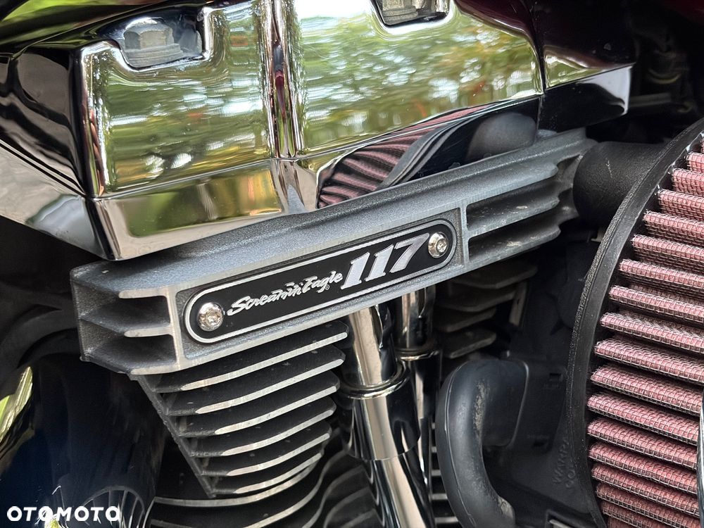 Harley-Davidson CVO Street Glide - 12