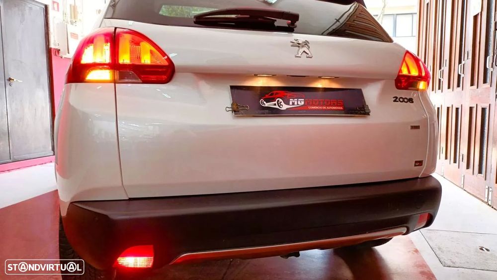 Peugeot 2008 1.2 PureTech Allure - 11