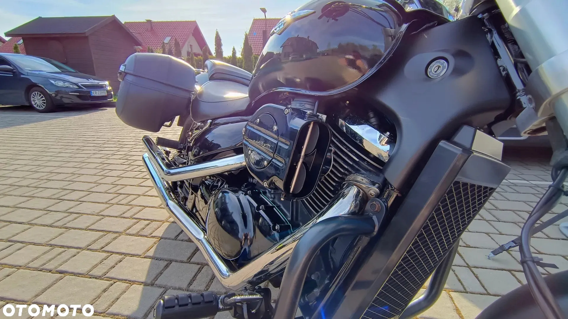 Suzuki Intruder - 13