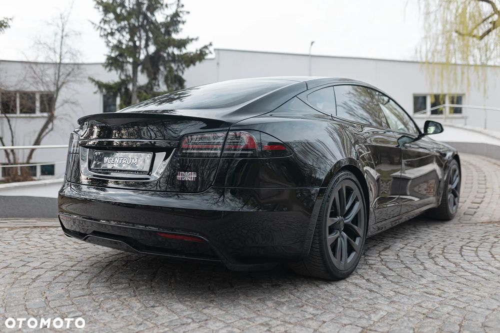 Tesla Model S - 12
