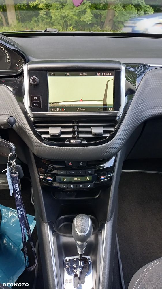 Peugeot 208 1.2 PureTech GPF Allure S&S EAT6 - 24