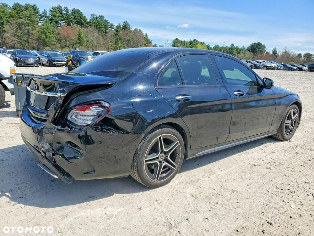 Mercedes-Benz Klasa C 300 4Matic 9G-TRONIC AMG Line - 4
