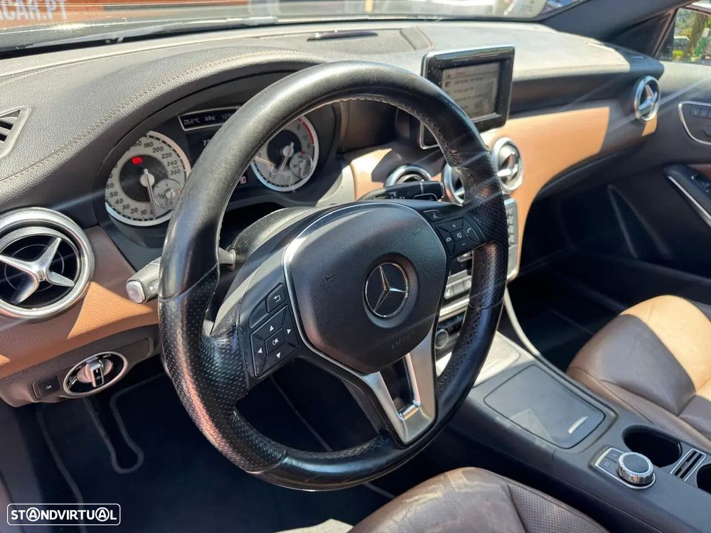 Mercedes-Benz A 220 - 30