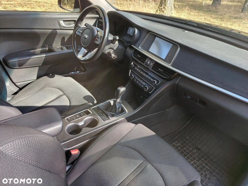 Kia Optima 2.0 L - 28